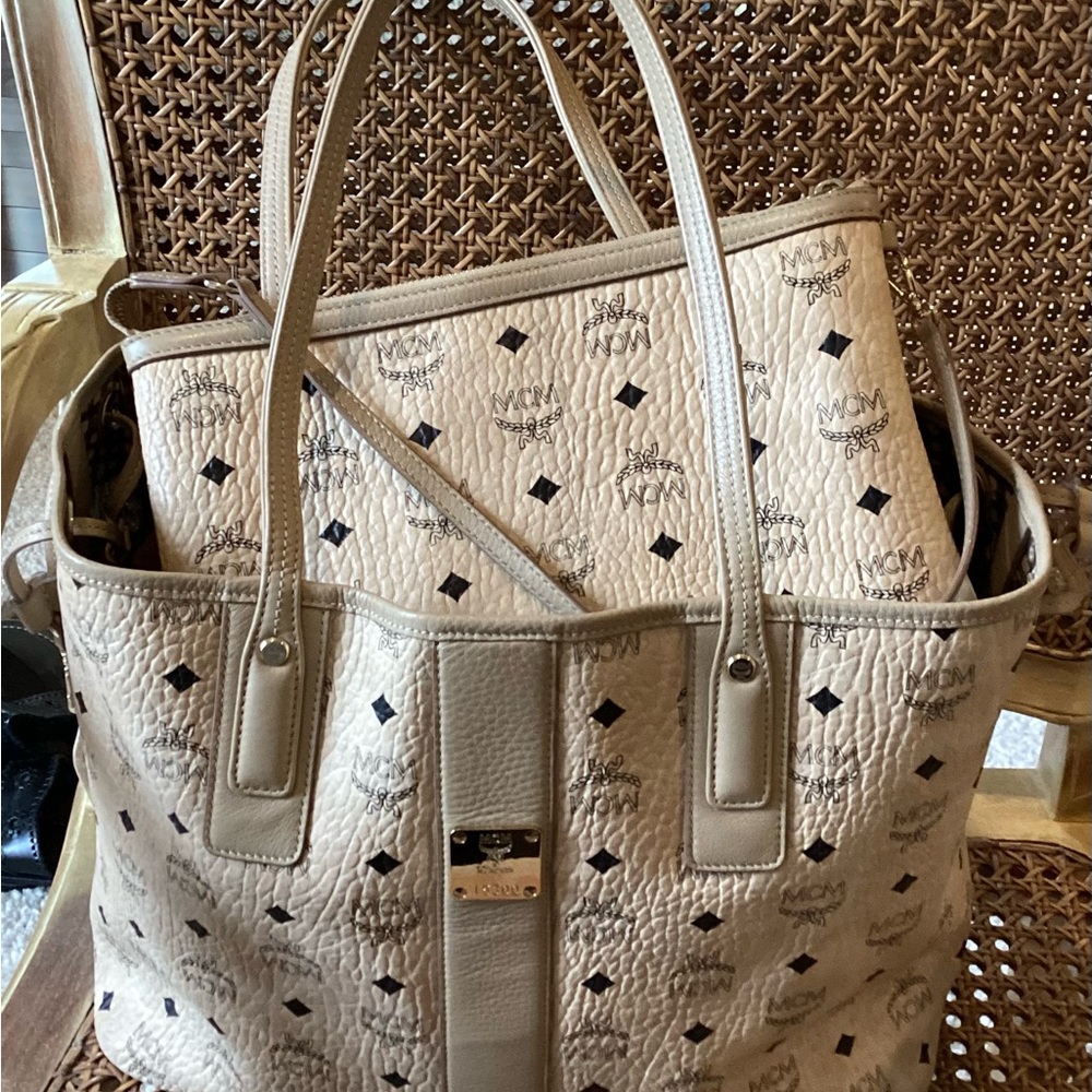 MCM Reversible Liz Tote Shopper in Visetos - Beautiful beige and black color